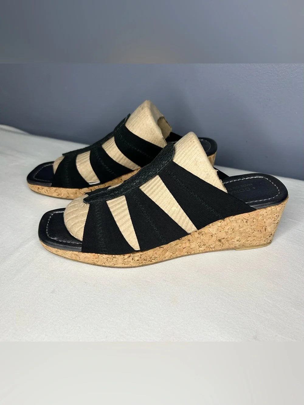 Donald J Pliner Sandals Womens 9 N Black Cork Wedge Thong Slip On Spain Comfort